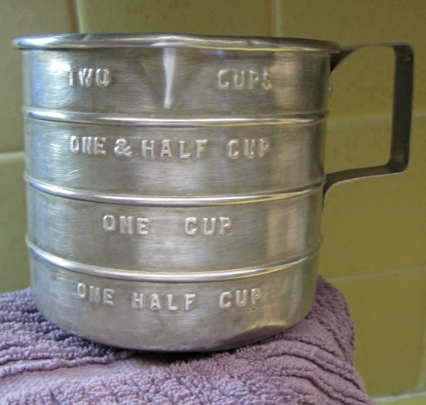 Aluminum dry measuring cup