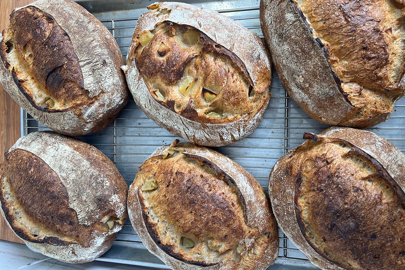 Oat porridge sourdough with honey and apple - Good in Every Grain